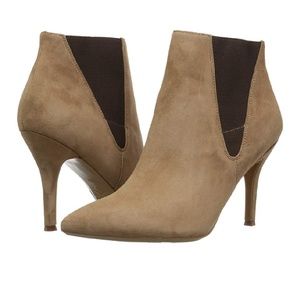 Nine West

Women's FRONT9X9 Pump